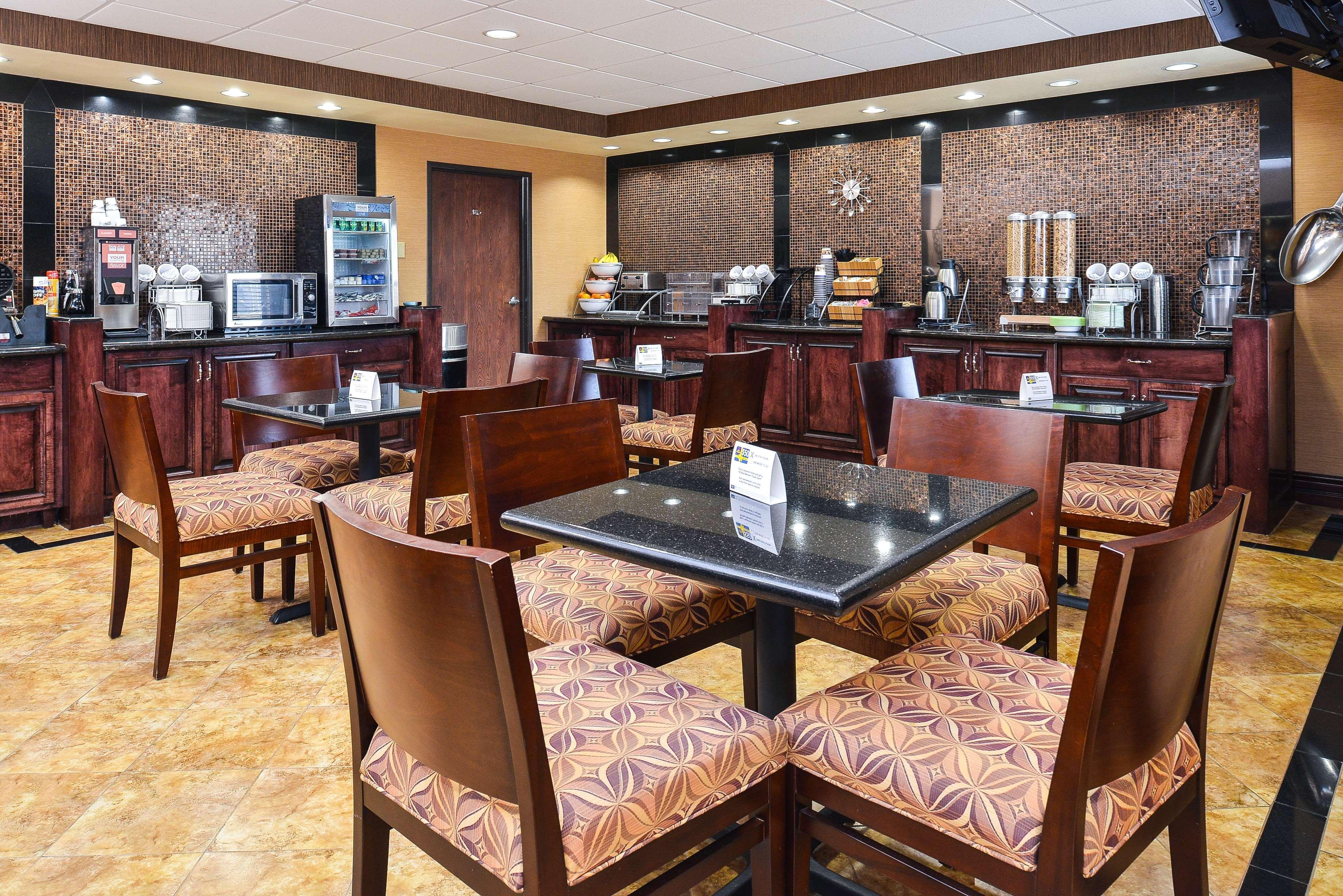 Best Western Plus Midwest Inn & Suites Salina Eksteriør billede