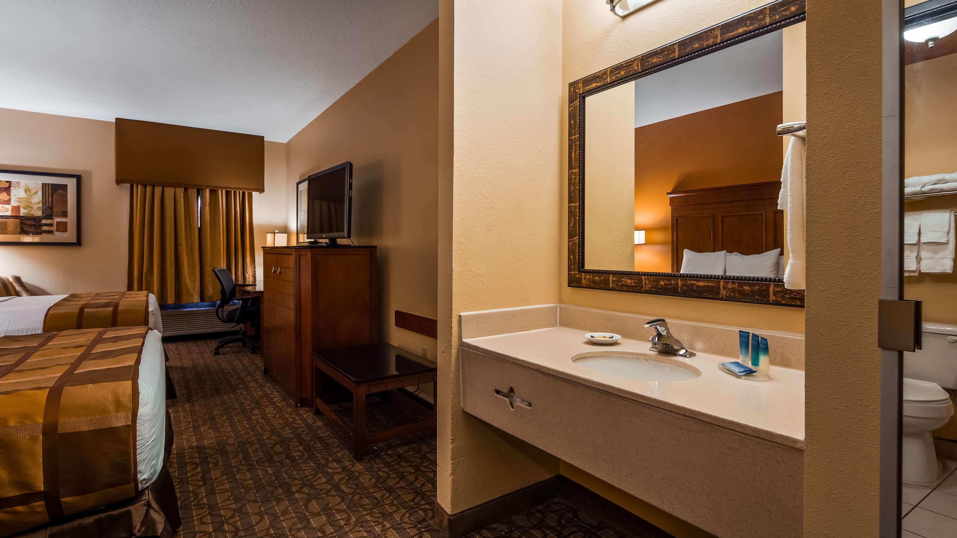 Best Western Plus Midwest Inn & Suites Salina Eksteriør billede